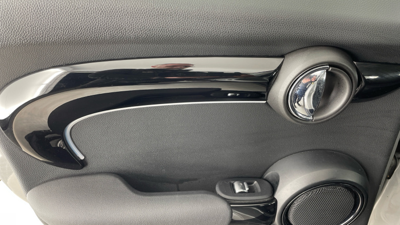 MINI Hatchback 1.5 Cooper Classic Premium 5dr Auto Petrol Hatchback